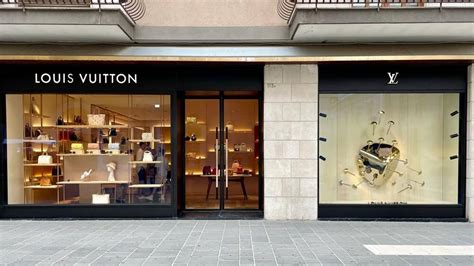 nuova apertura louis vuitton bari|Louis Vuitton Bari Store in Bari, Italia .